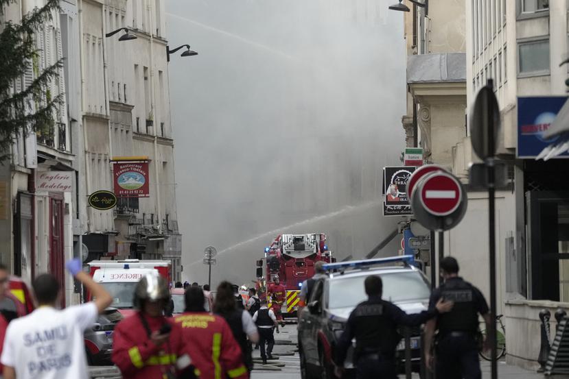 Explosion “extremadamente violenta” en edificios del centro de Paris deja un saldo de 29 heridos y dos desaparecidos
